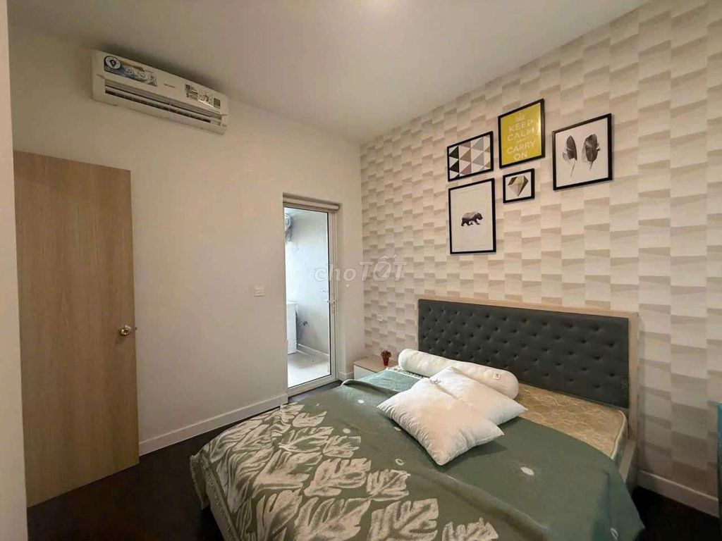 Two bedrooms. Two bathrooms. Undefiated.