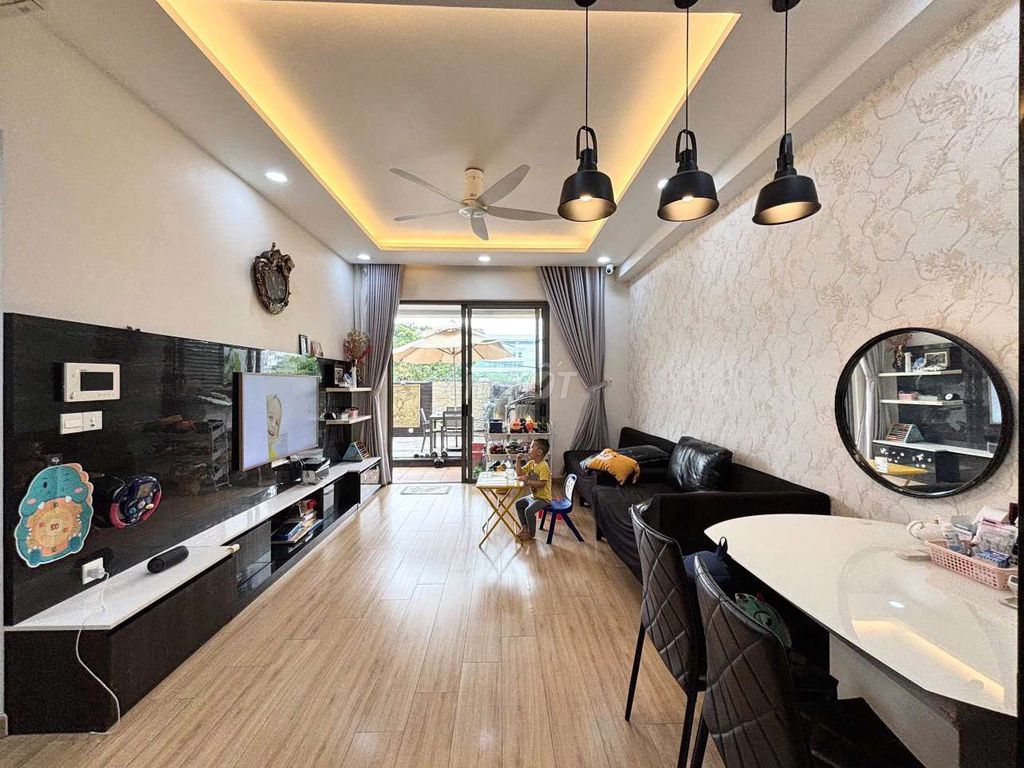 Three bedrooms have a super-size field. Novaland Botanica Premier.