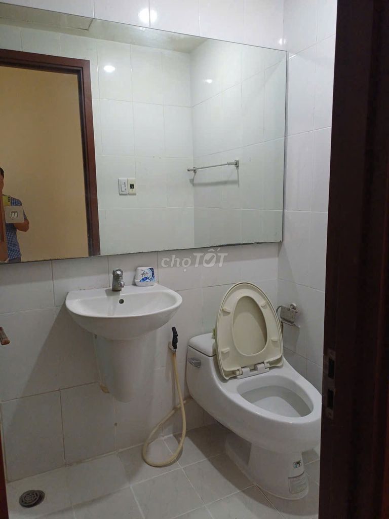 It's the owner who rents the terrorist one hundred and fifty, (4) the bedroom - three toilets) Cộng Hòa Plaza - 17 million.