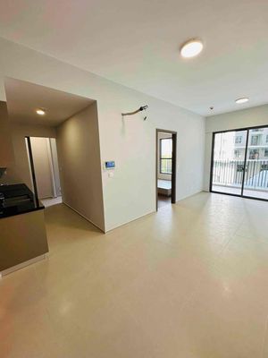 The two bedrooms have a bed; It's worth seven million a month. Hei Xiang, check the house