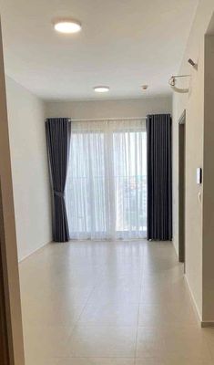 The two bedrooms have a bed; It's worth seven million a month. Hei Xiang, check the house