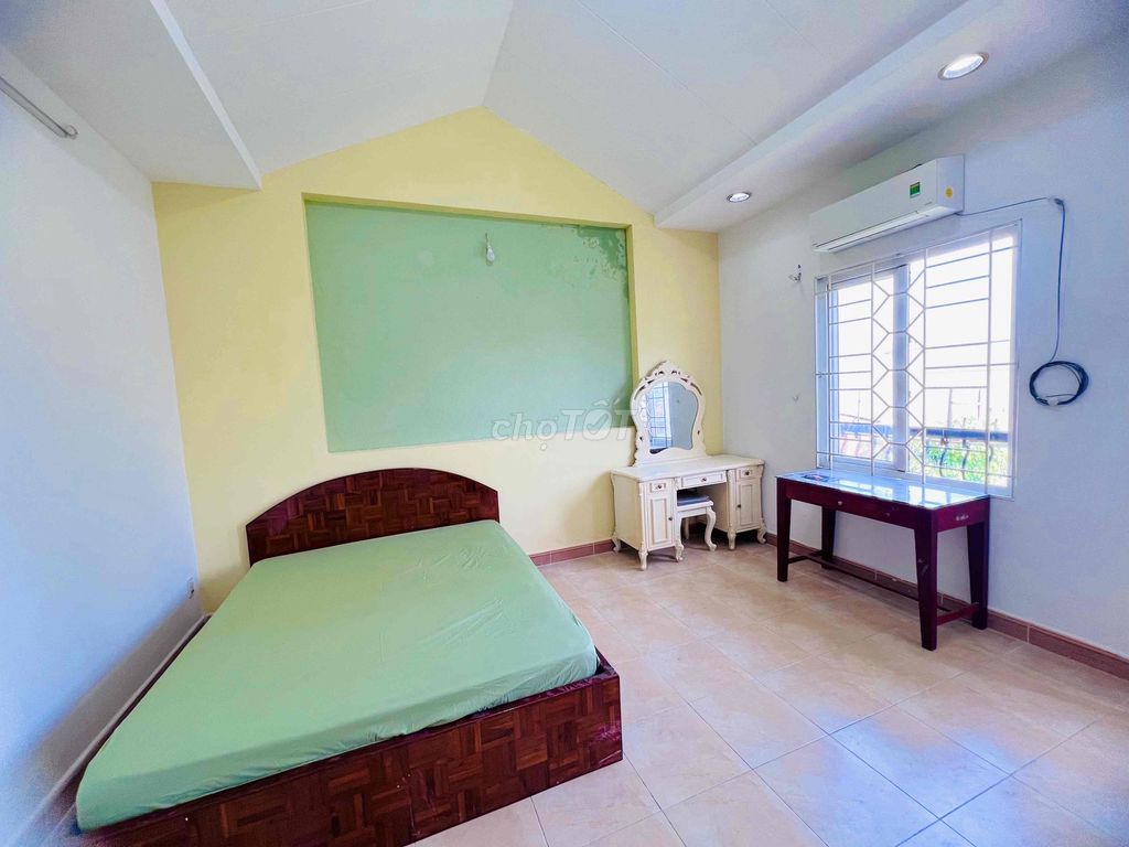 2 bedroom service room right here.