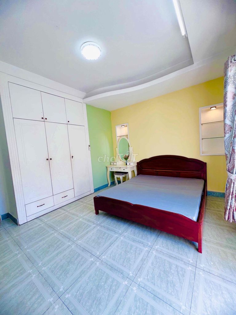 2 bedroom service room right here.