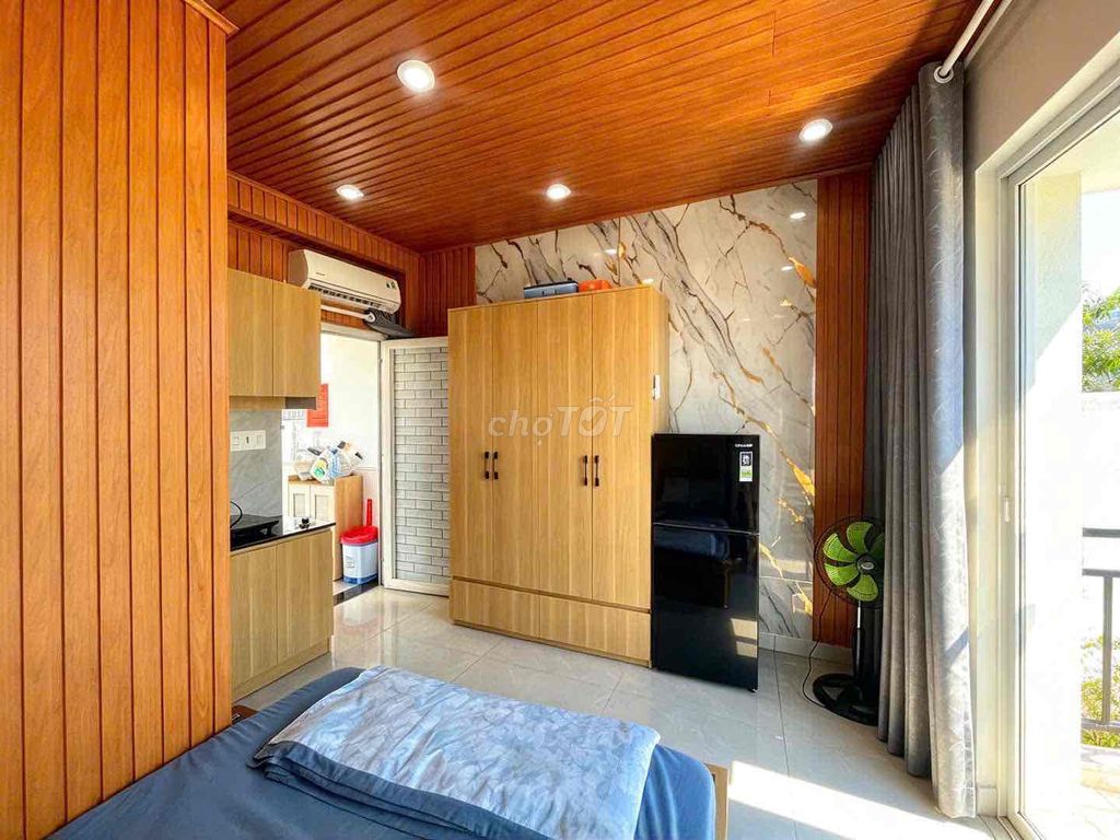 The owner rented the balcony room in blue.