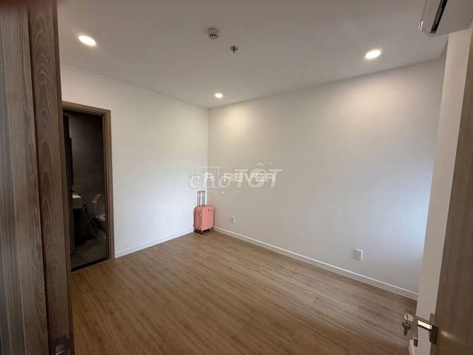 Rent three bedroom three. Three, bathroom area 99 meters high-end interior.