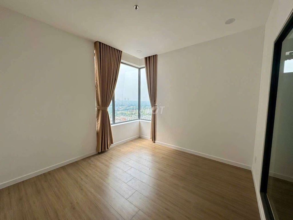 Rent three bedroom three. Three, bathroom area 99 meters high-end interior.