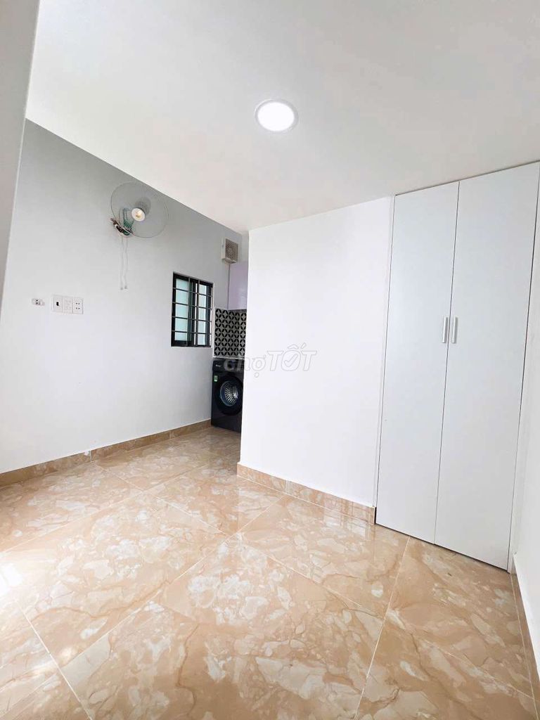 Renting room at 4 million and a half-- near sala.
