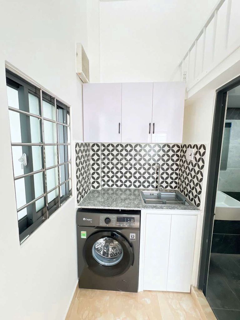 Renting room at 4 million and a half-- near sala.