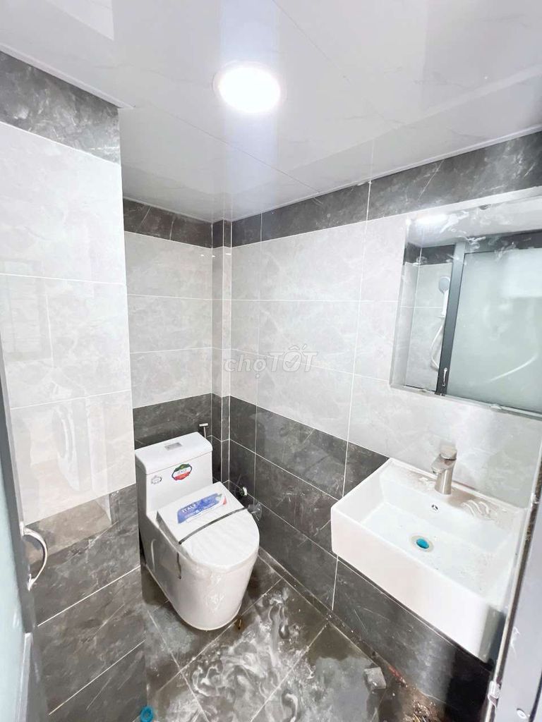 Renting room at 4 million and a half-- near sala.