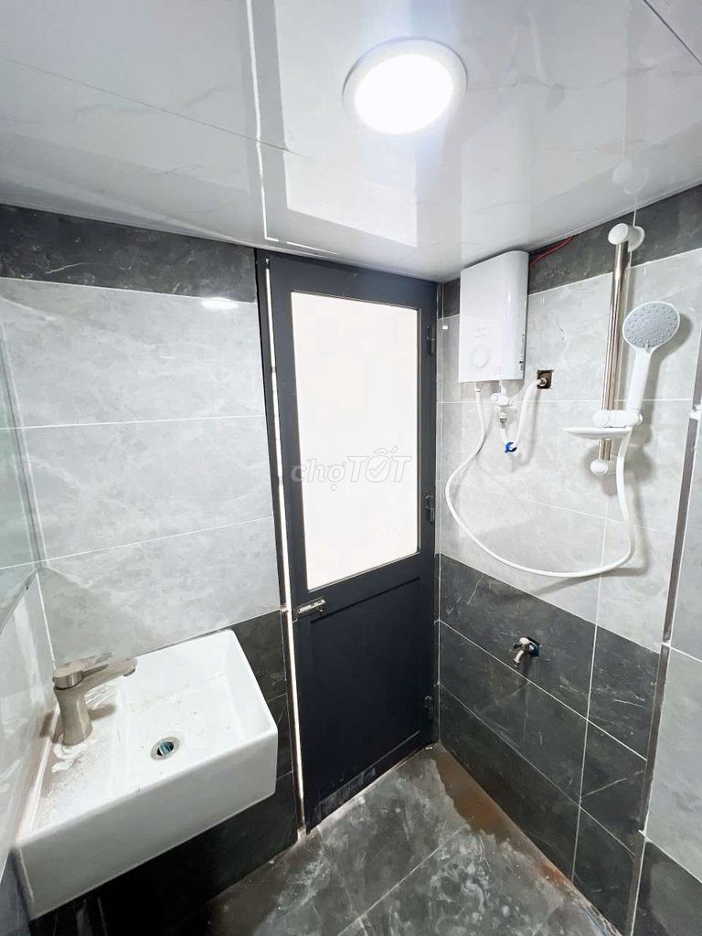 Renting room at 4 million and a half-- near sala.