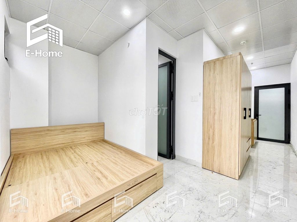 The balcony studio is located in the 373 Lý Thường Kiệt alley.