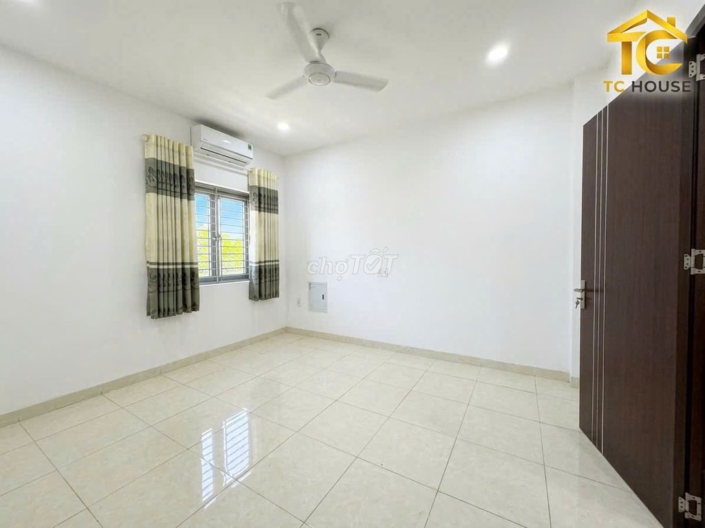 Rent a Bình Lợi, Bình Thạnh. area 4 x20 meters. There are four bedrooms. It costs 22 million a month.