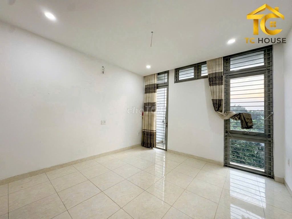 Rent a Bình Lợi, Bình Thạnh. area 4 x20 meters. There are four bedrooms. It costs 22 million a month.