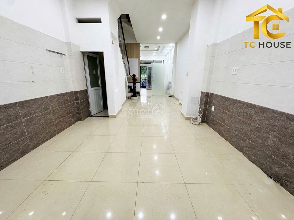 Rent a Bình Lợi, Bình Thạnh. area 4 x20 meters. There are four bedrooms. It costs 22 million a month.