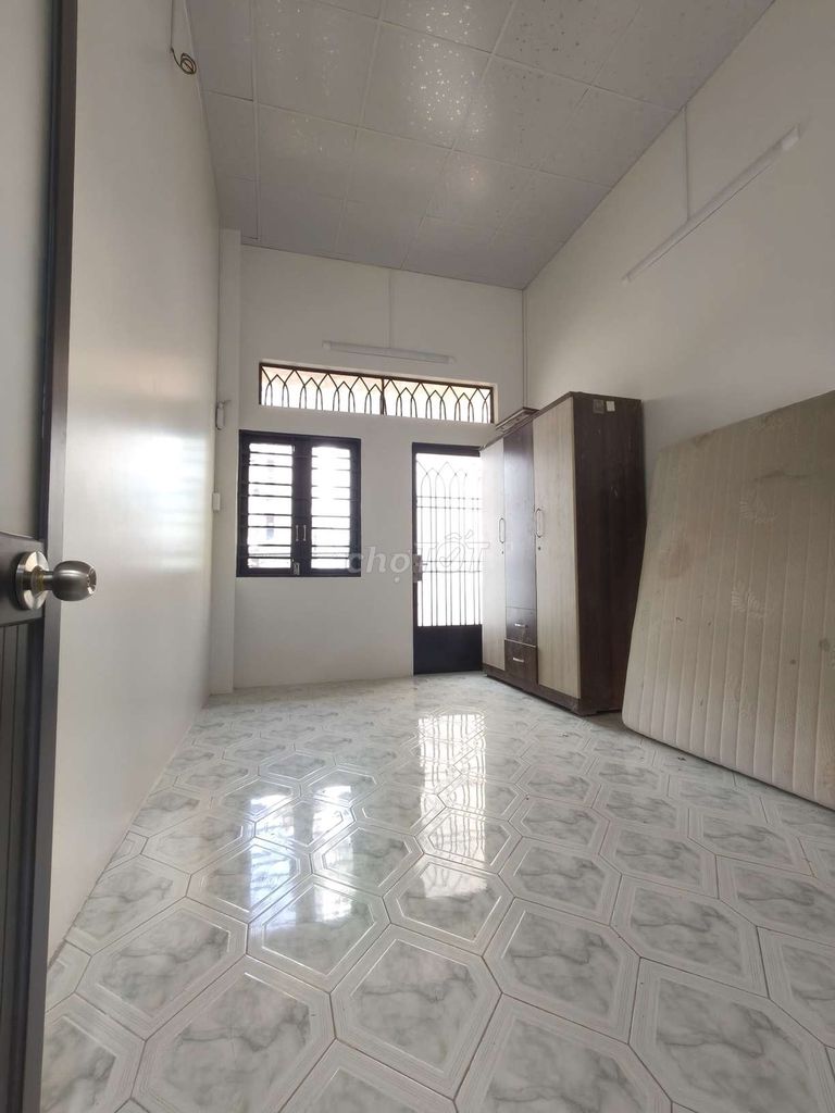 The new house is 100% off the corner of three Hậu Giang.