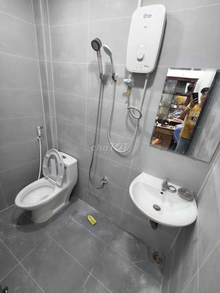 The new house is 100% off the corner of three Hậu Giang.