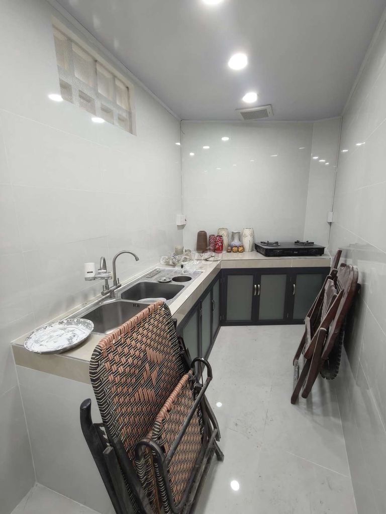 The new house is 100% off the corner of three Hậu Giang.