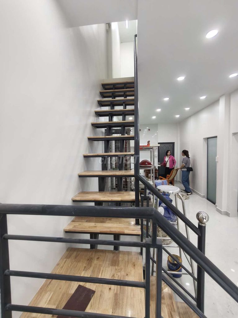 The new house is 100% off the corner of three Hậu Giang.