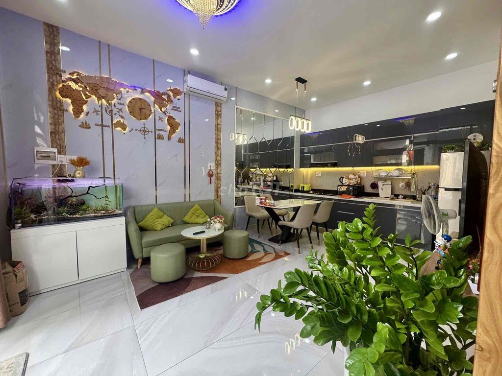 Nice alley house. The interior car. Just carry the suitcase into In