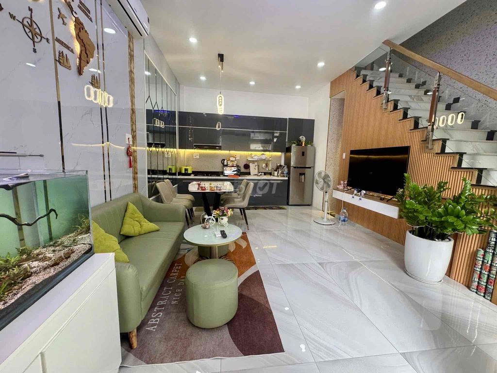 Nice alley house. The interior car. Just carry the suitcase into In