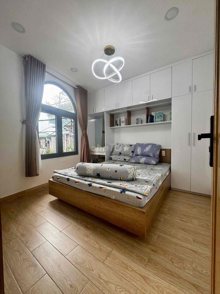Nice alley house. The interior car. Just carry the suitcase into In