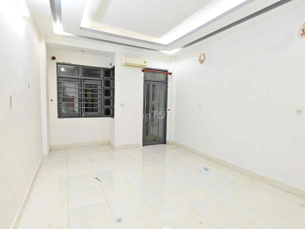 1 st 1 st floor - 2 Bedroom + 2 toilet - truck alley - nice