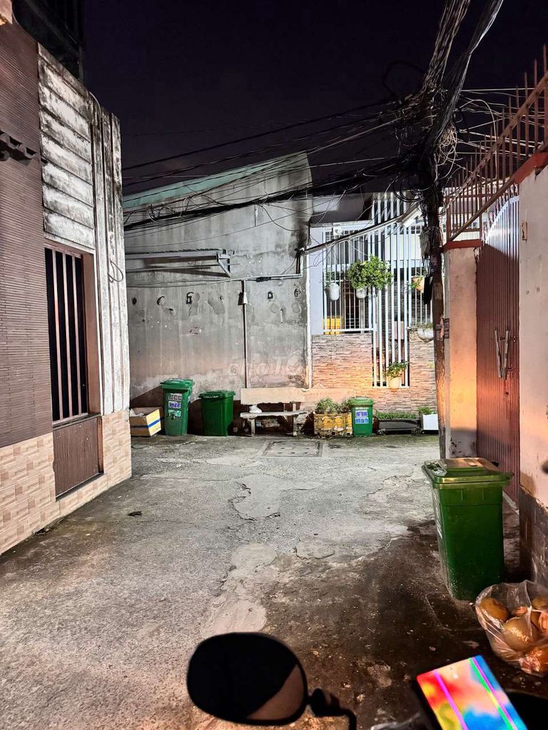 The rare 12th district-- 1 st floor one floor, 2 bedrooms, just 4.5 million a month!