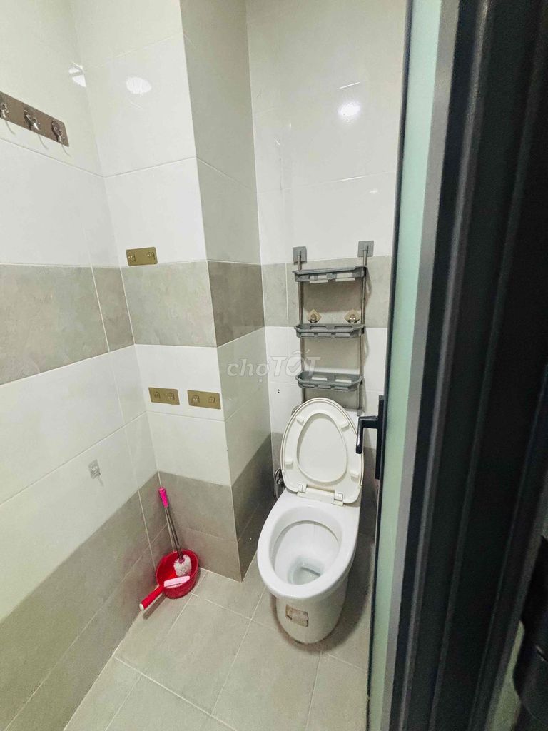 The service apartment is located 4 sq0 violations