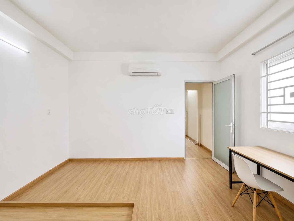 Two empty bedrooms. Come in.