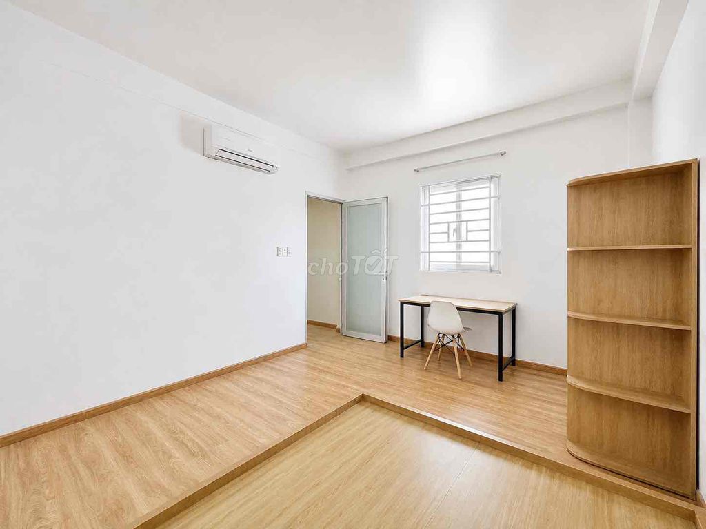 Two empty bedrooms. Come in.
