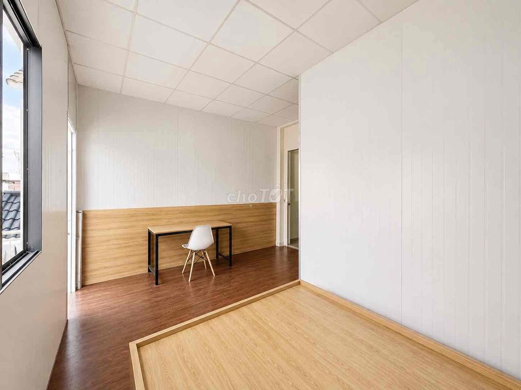 Two empty bedrooms. Come in.