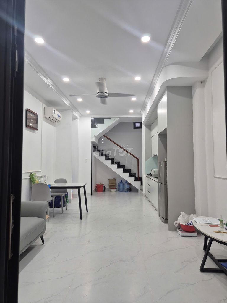Rent a brand-new Duy Tân place, P. Keill Bridge - Full interior