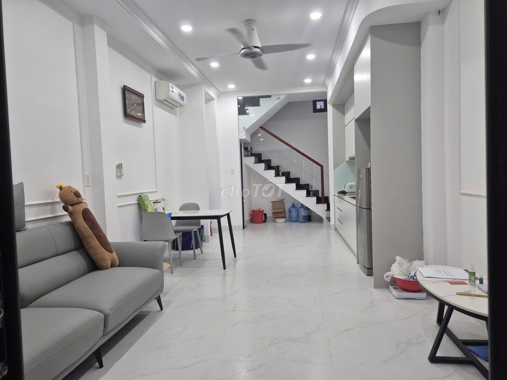 Rent a brand-new Duy Tân place, P. Keill Bridge - Full interior