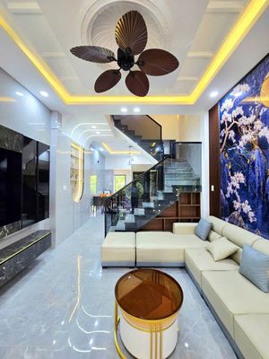 6 meters Dương Đức Hiền, 4 x19.5 meters, 4 new ones, 4 bedrooms 4 toilets