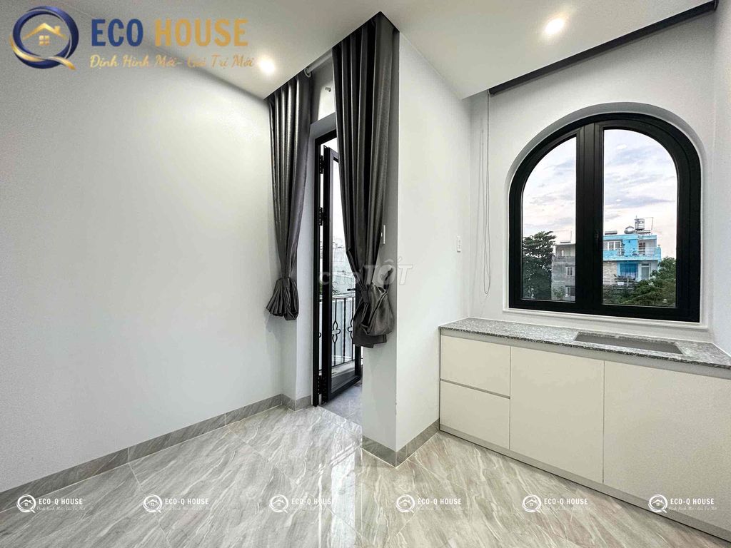 The new service apartment is located right down by four.
