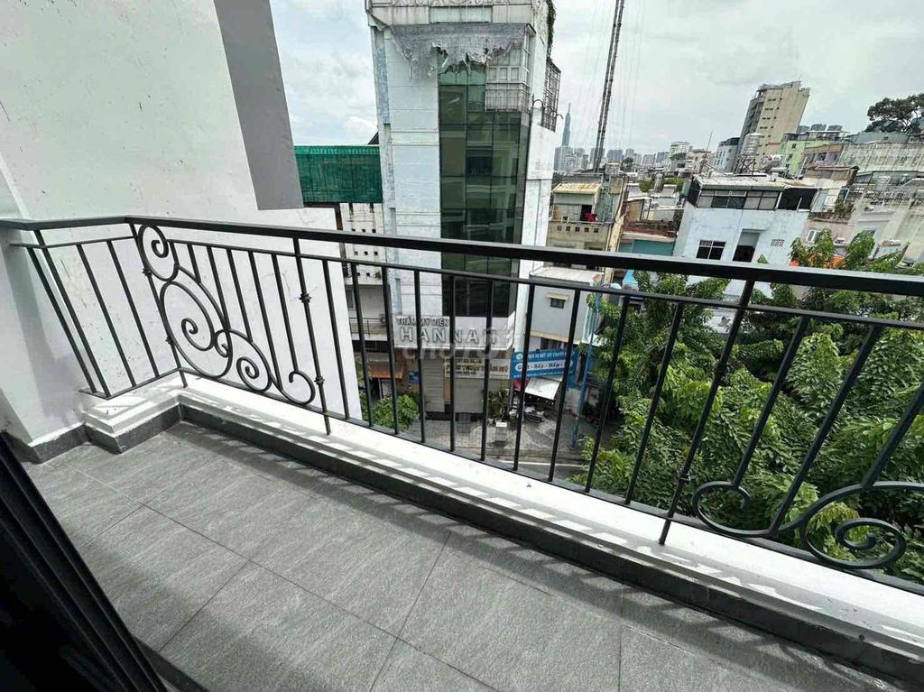 apartment 1 new bancol suite 100 hundred foot 2 on the edge of the czar, many light.
