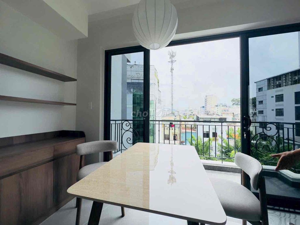 apartment 1 new bancol suite 100 hundred foot 2 on the edge of the czar, many light.