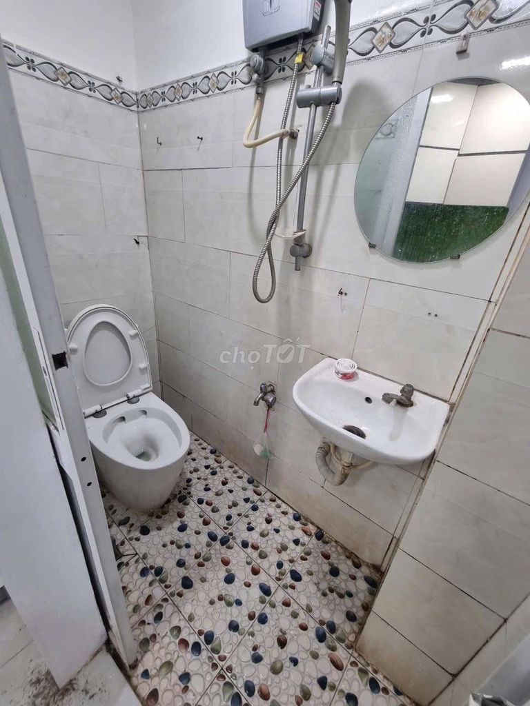 renting the entire trần đình xu place, P. Nguyễn Cư Trinh, District 1.