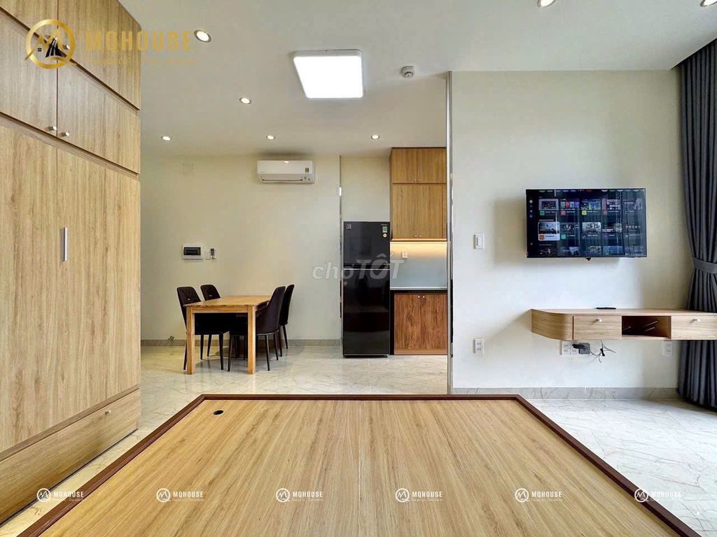 Tell Zhang Studio Bancol to clear the kitchen.