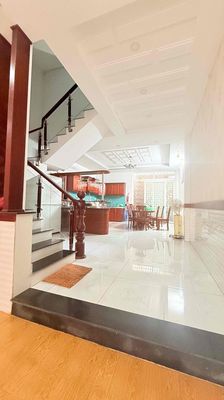 Master Cho rents the D4 20 meters 90 meters 3 floors 20 million a month