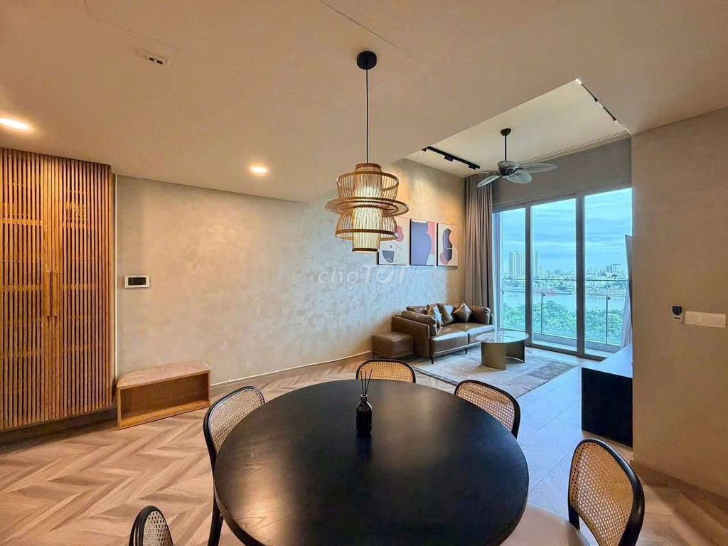 The apartment is a balcony bedroom full of Sư Vạn Hạnh County 10 near the Great Hall of Mall.
