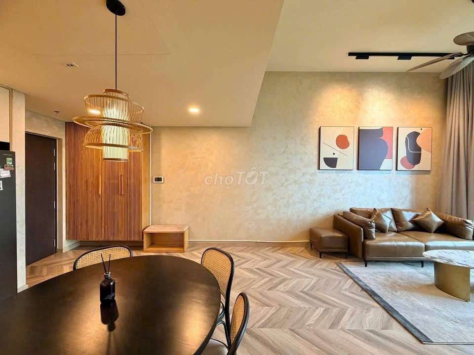 The apartment is a balcony bedroom full of Sư Vạn Hạnh County 10 near the Great Hall of Mall.