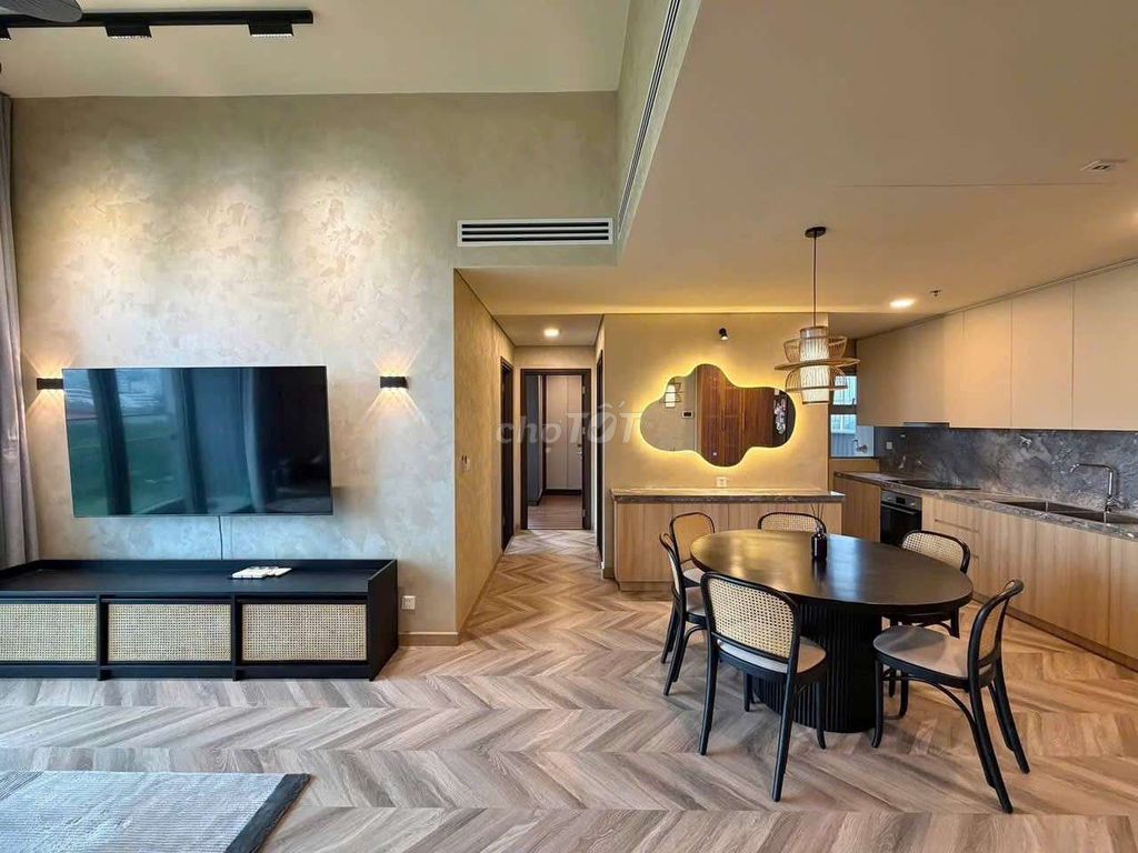 The apartment is a balcony bedroom full of Sư Vạn Hạnh County 10 near the Great Hall of Mall.