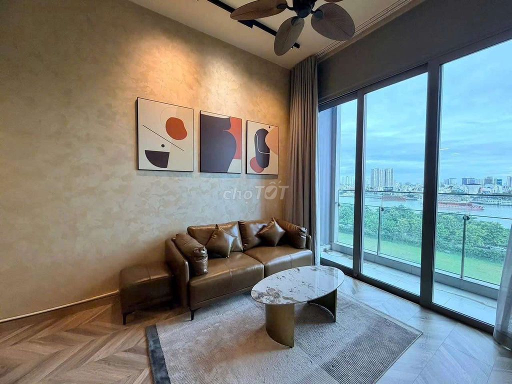 The apartment is a balcony bedroom full of Sư Vạn Hạnh County 10 near the Great Hall of Mall.