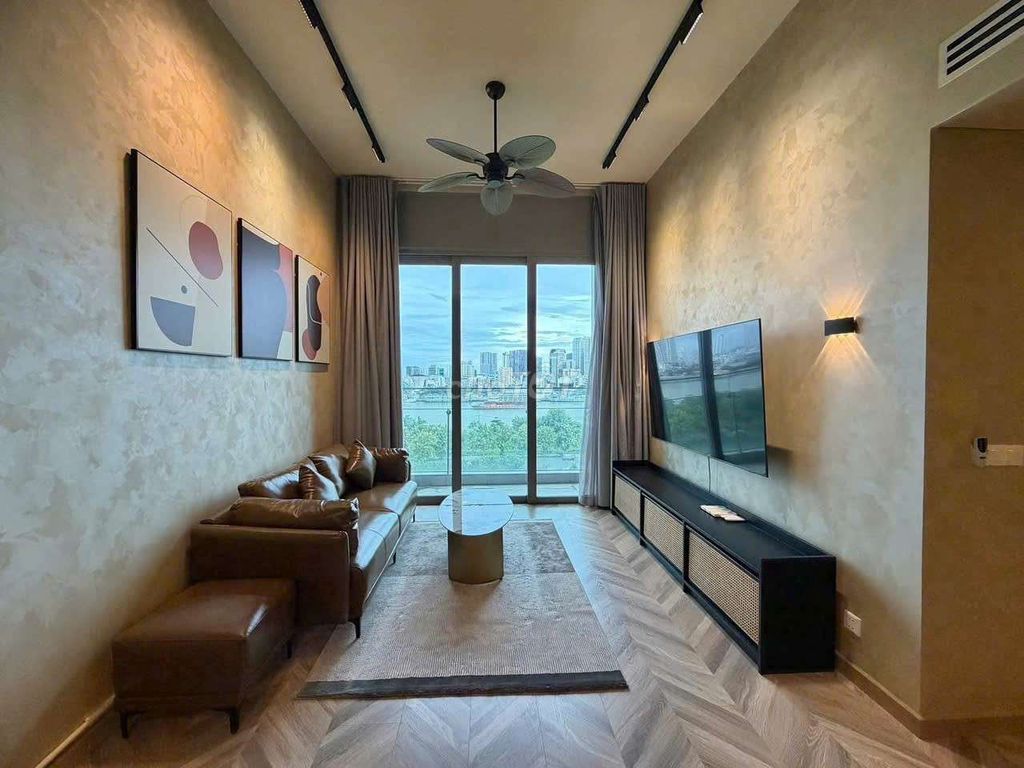 The apartment is a balcony bedroom full of Sư Vạn Hạnh County 10 near the Great Hall of Mall.