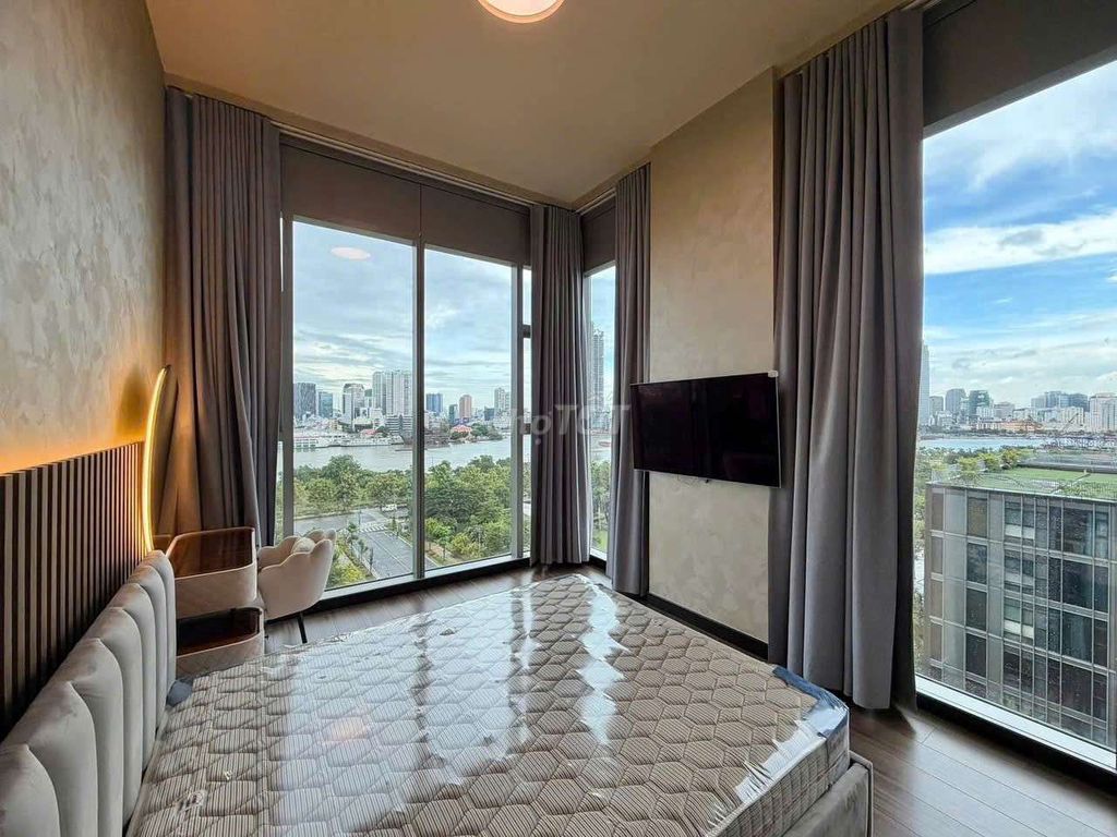 The apartment is a balcony bedroom full of Sư Vạn Hạnh County 10 near the Great Hall of Mall.