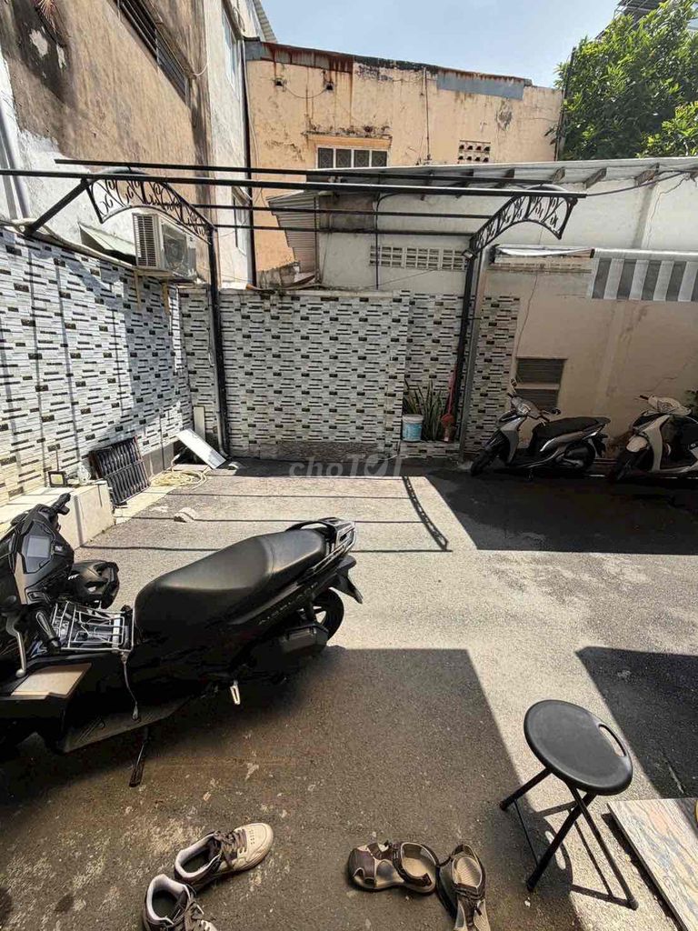 Rent the entire Lê Trực, 7th Street, Q. Bình Thạnh