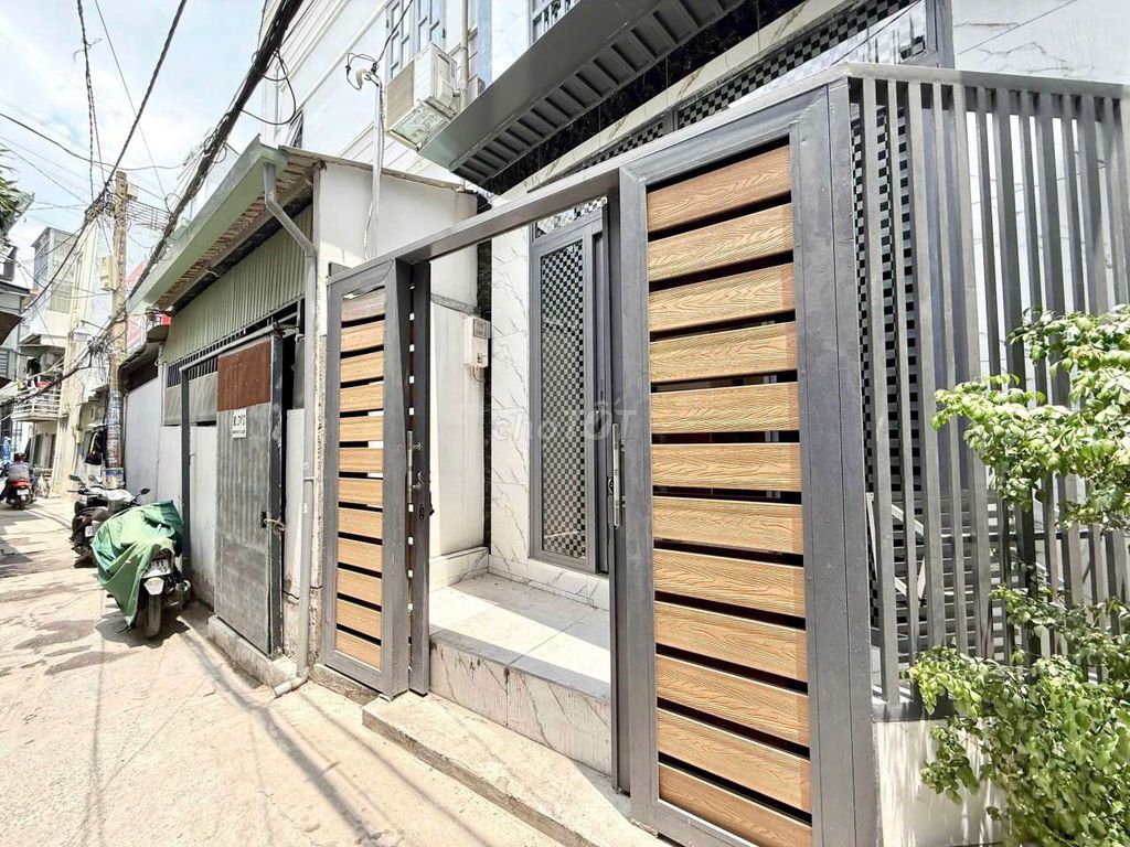 Rent the original house-- Phạm Văn Đồng.