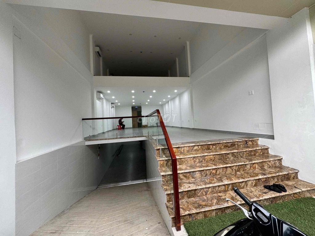 Rent a building. 1 Trường Sa-719 Bình Thạnh.