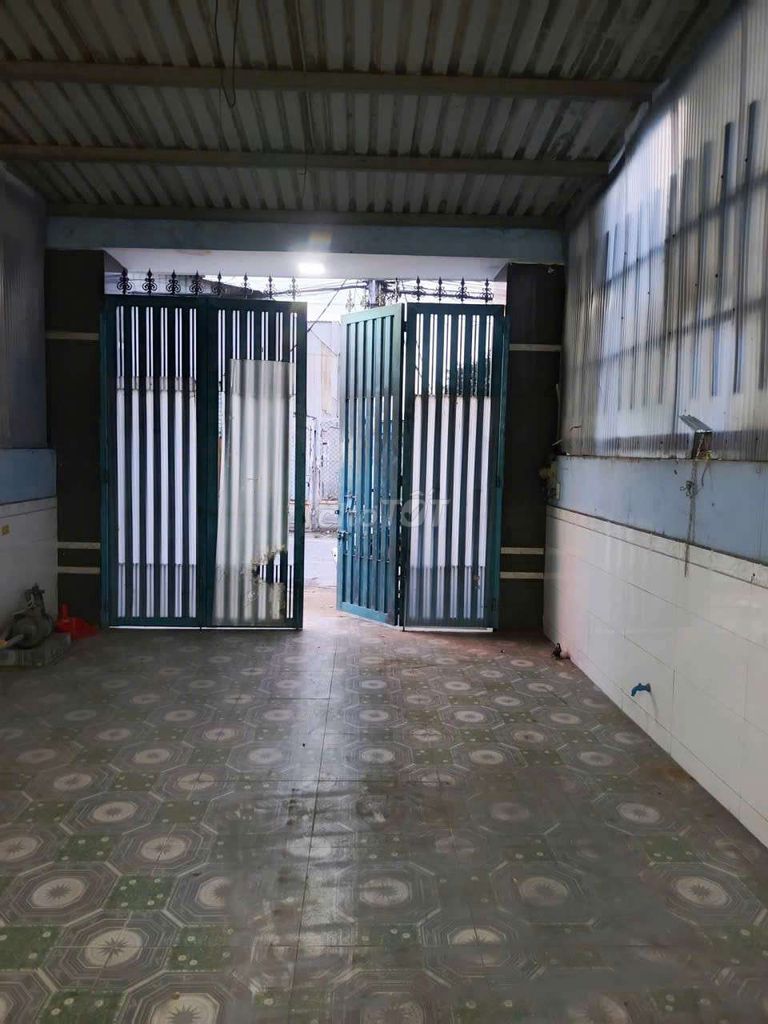 Let's rent a four-by-four-four-story cash out of the empty Vĩnh Lộc A